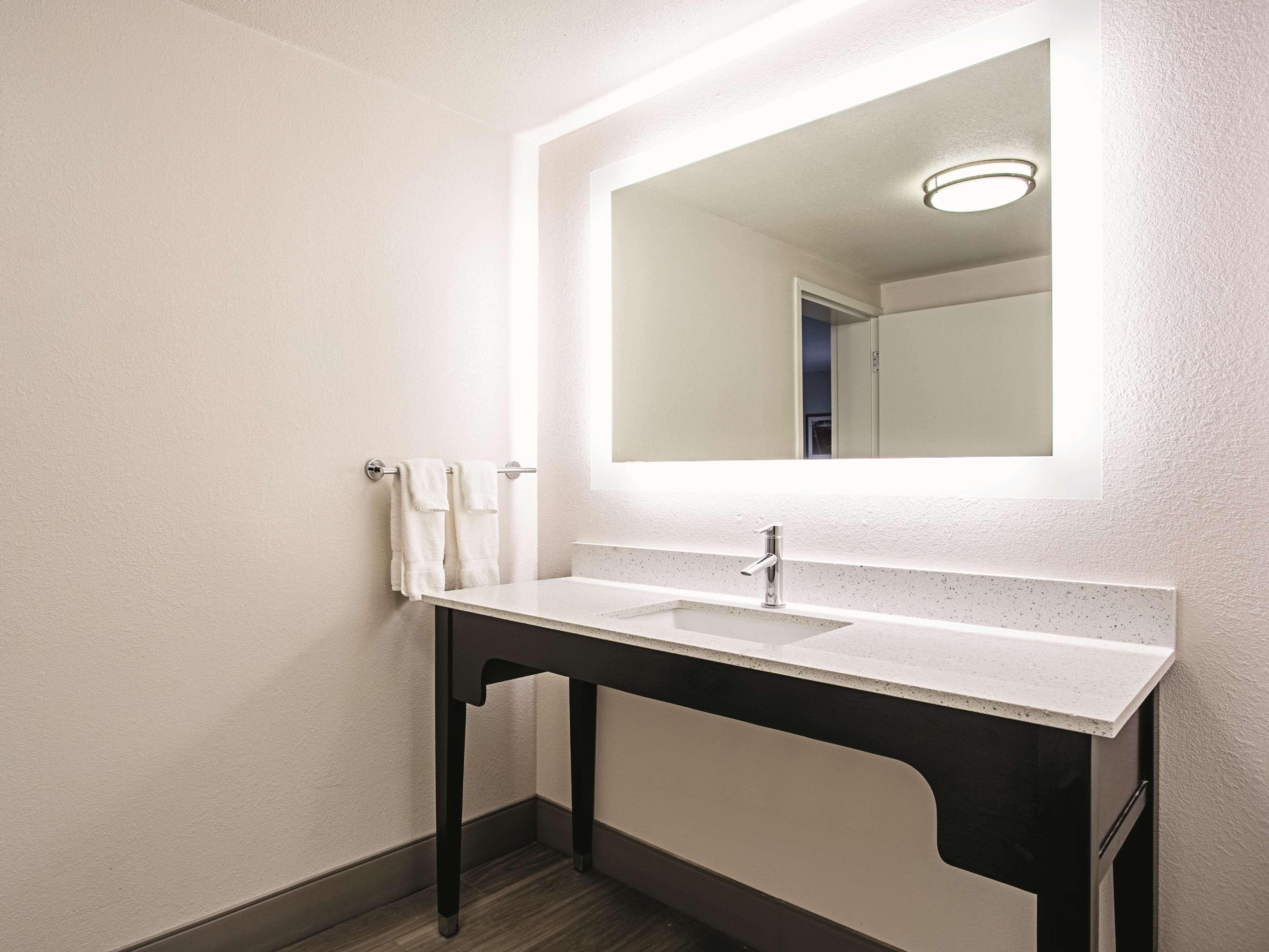 La Quinta By Wyndham Baltimore N / White Marsh Hotel Rosedale