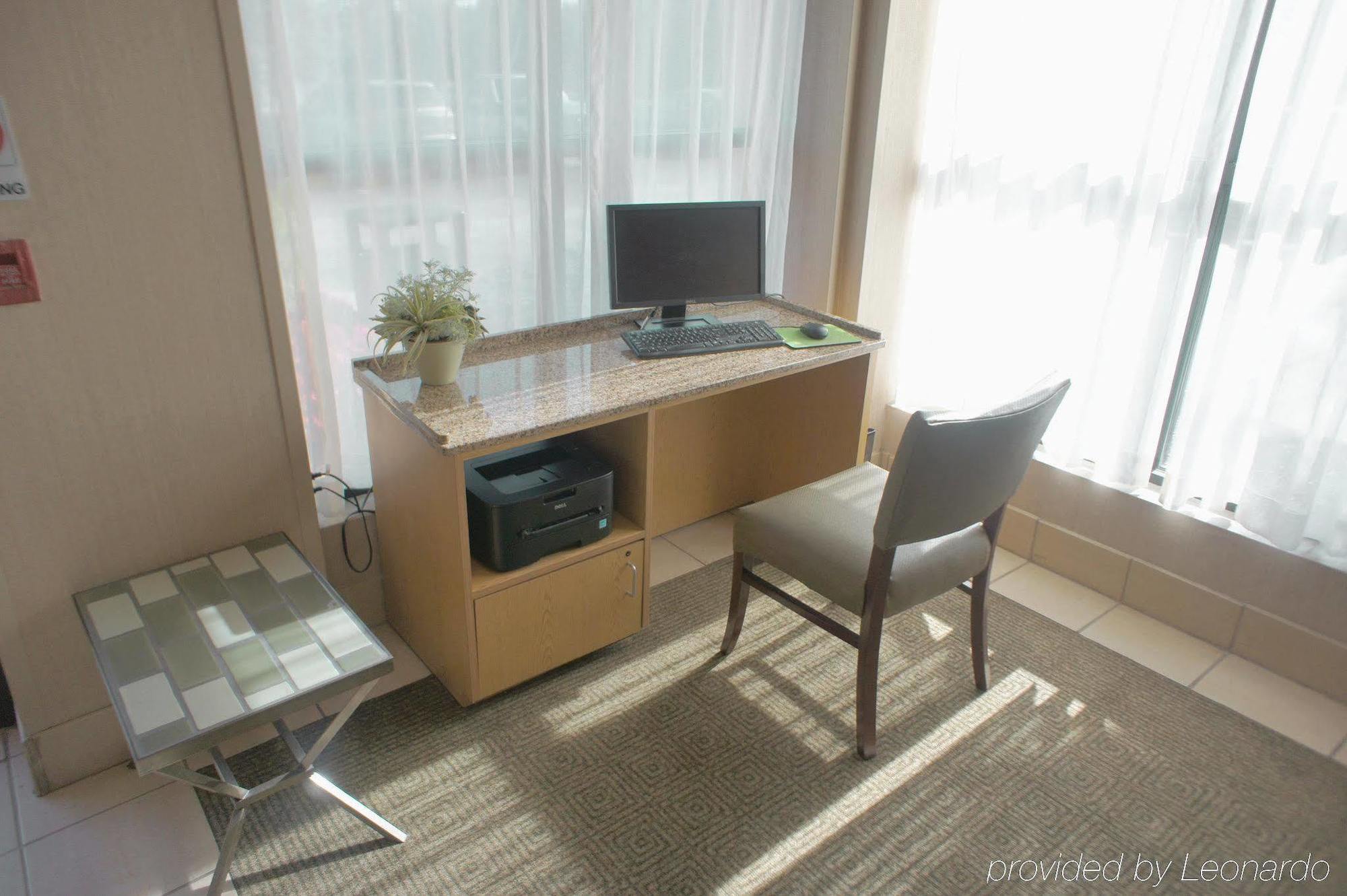 La Quinta By Wyndham Baltimore N / White Marsh Hotel