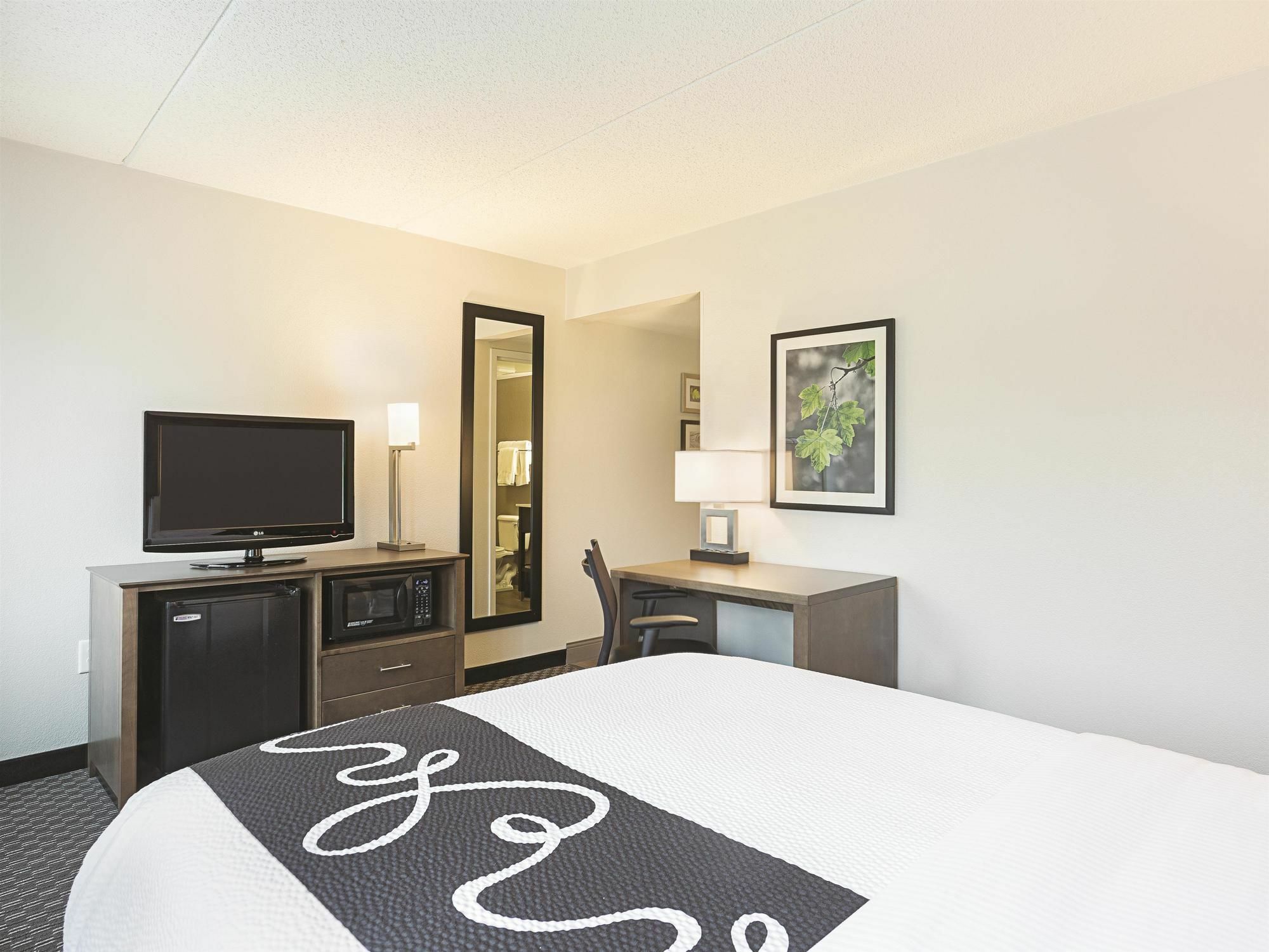 La Quinta By Wyndham Baltimore N / White Marsh Hotel